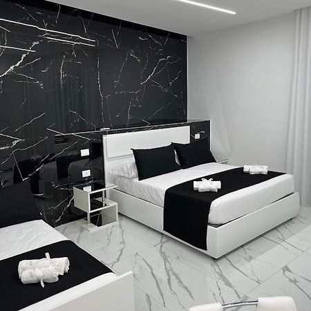 White Elegance Luxury B&B Caserta Buitenkant foto