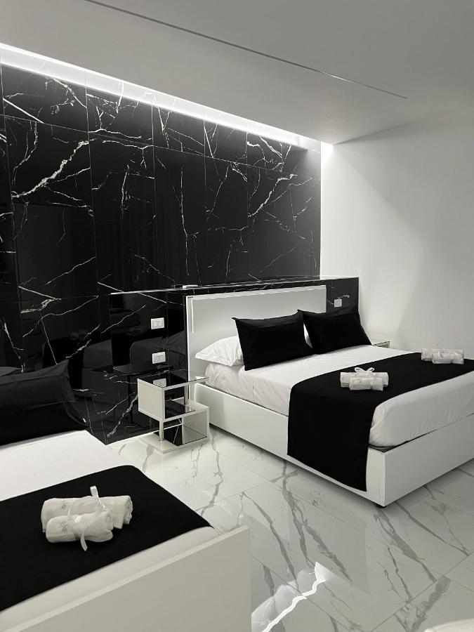 White Elegance Luxury B&B Caserta Buitenkant foto