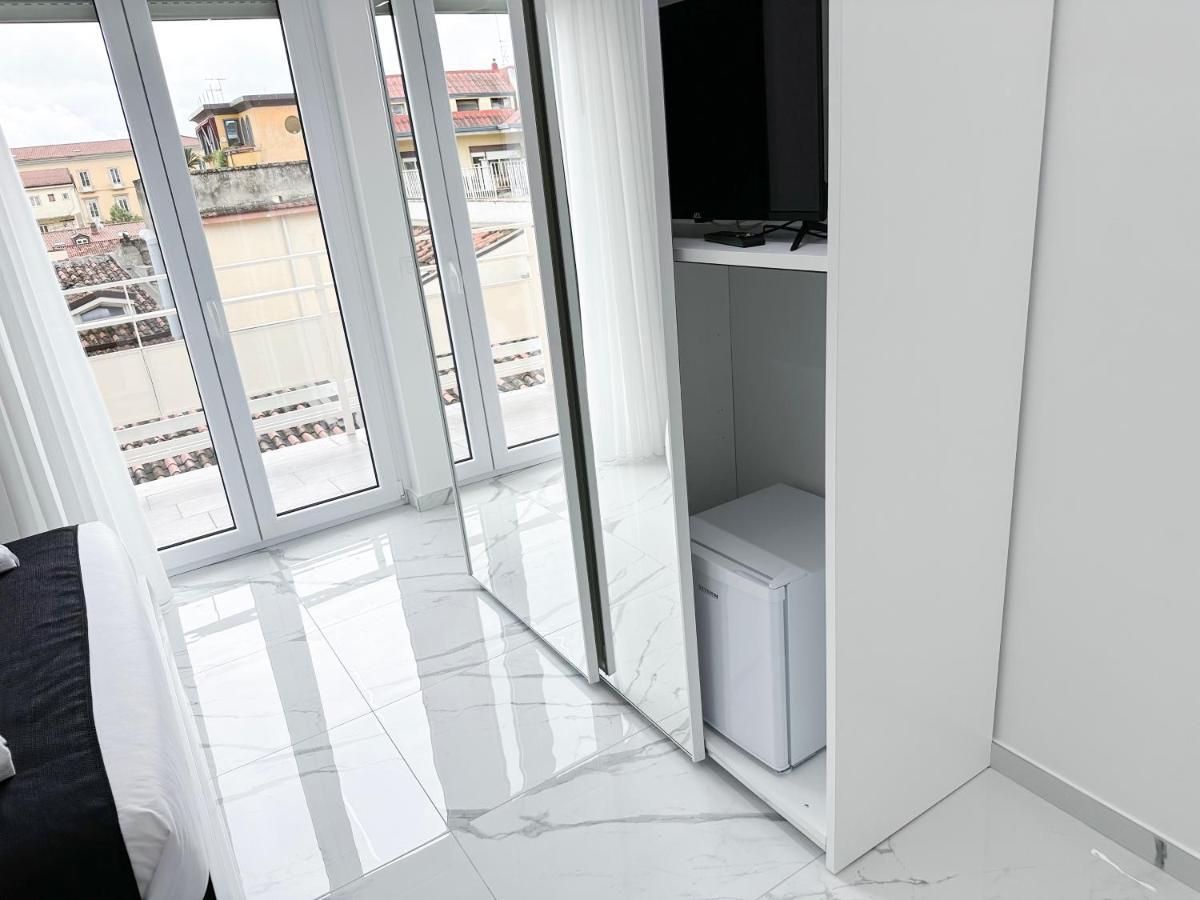 White Elegance Luxury B&B Caserta Buitenkant foto
