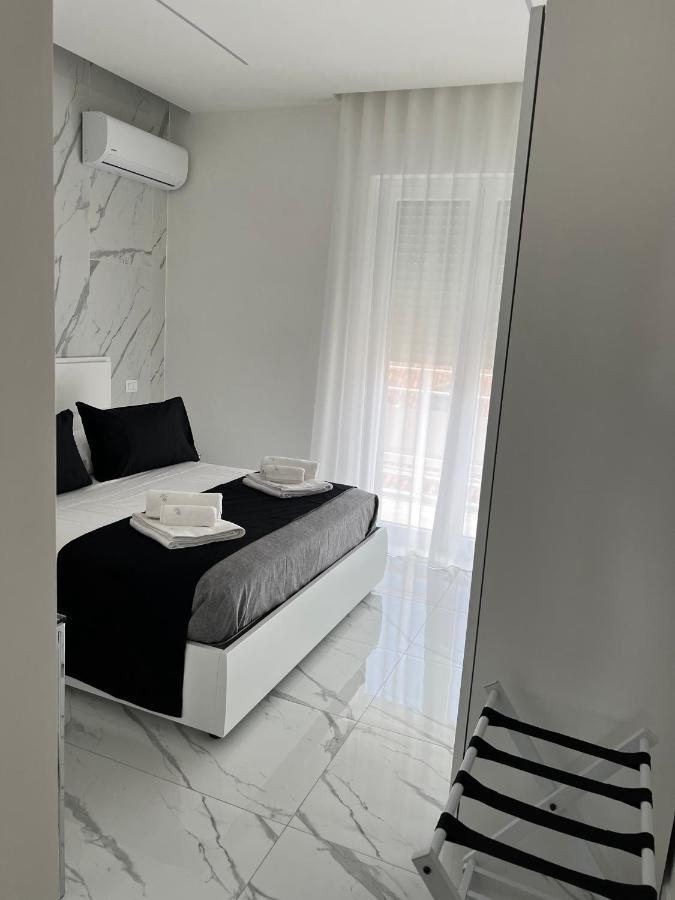 White Elegance Luxury B&B Caserta Buitenkant foto