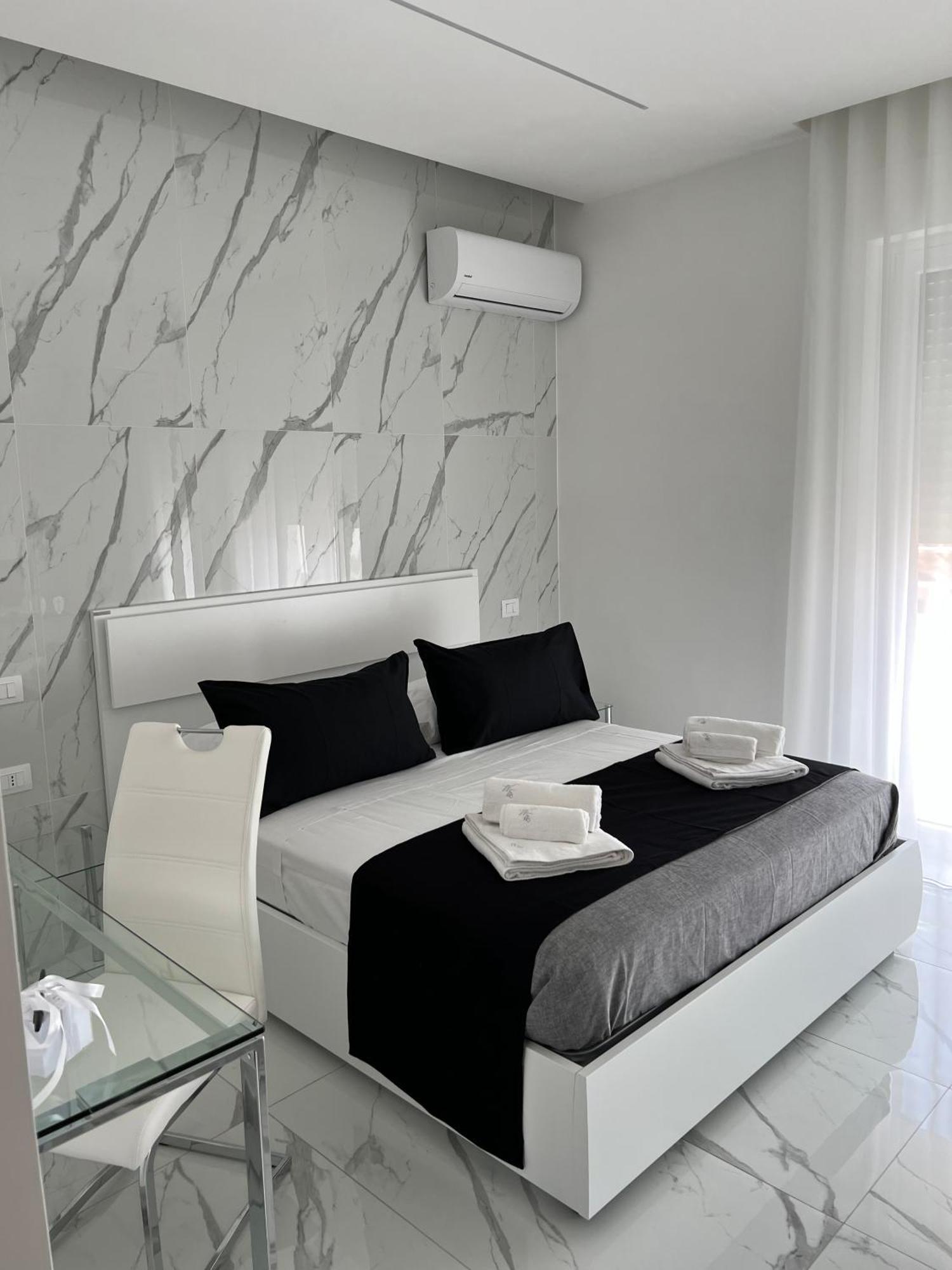 White Elegance Luxury B&B Caserta Buitenkant foto