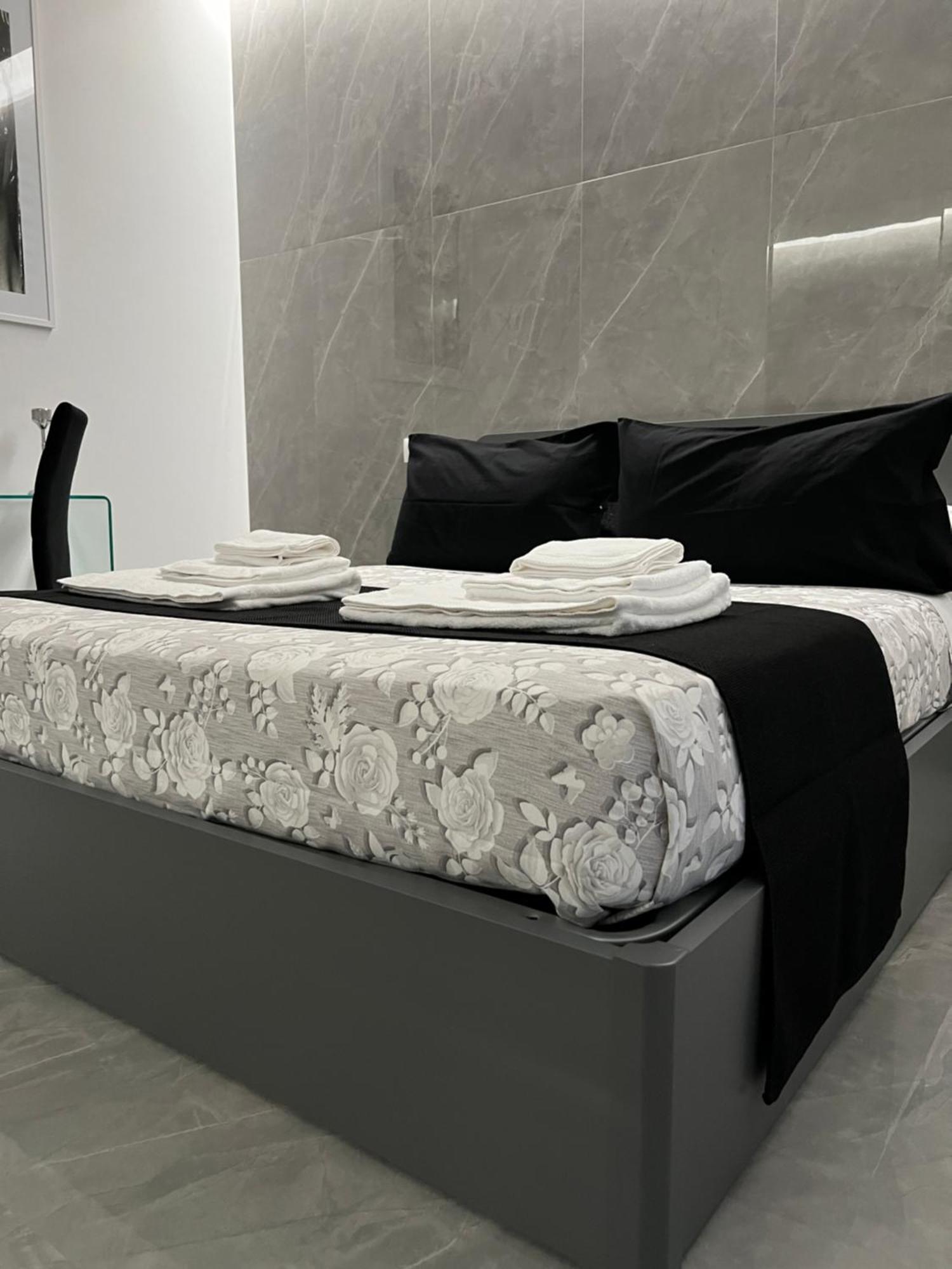 White Elegance Luxury B&B Caserta Buitenkant foto