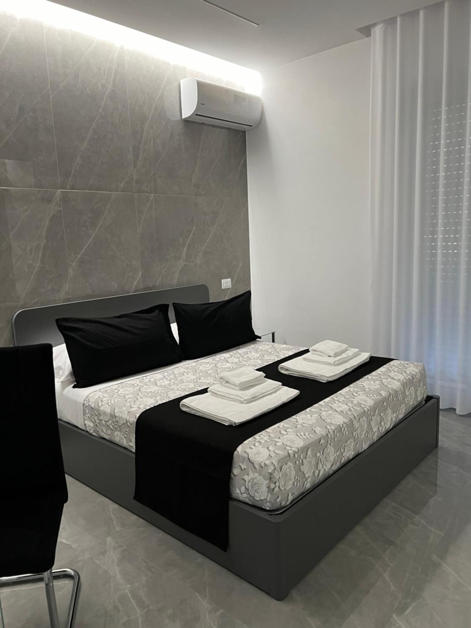 White Elegance Luxury B&B Caserta Buitenkant foto